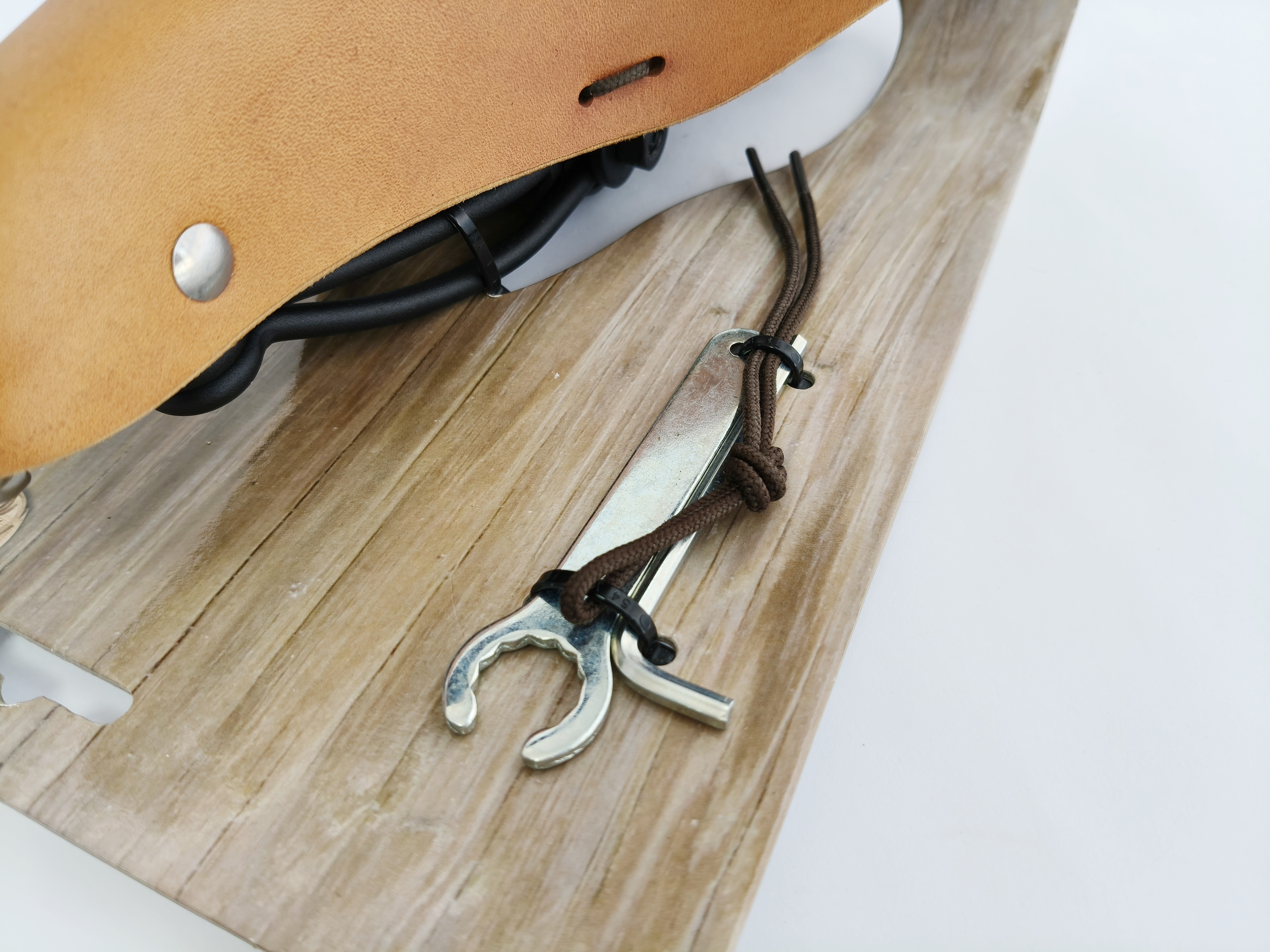 Sillin vintage marca Origin by M-wave cuero genuino - Imagen 5