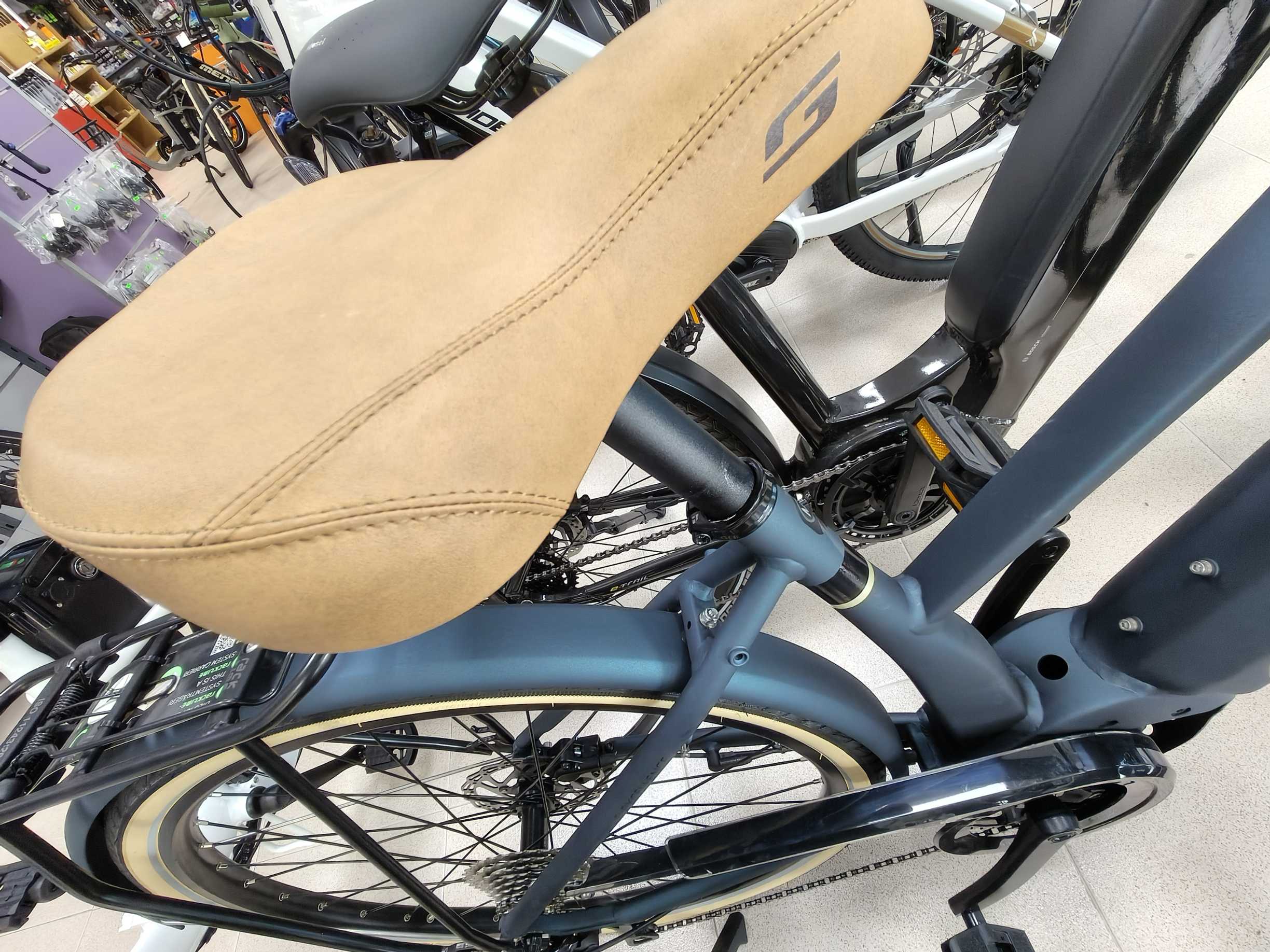 Bicicleta eléctrica urbana E-Excellence CX GRANVILLE – Bosch Performance CX Línea 85 Nm Color Azul Petroleo Talla M - Imagen 5